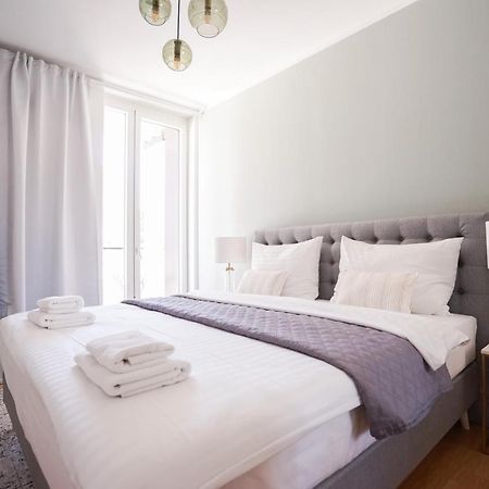 Exclusive 2-Bedroom Condo With Pool & Balcony เวียนนา ภายนอก รูปภาพ