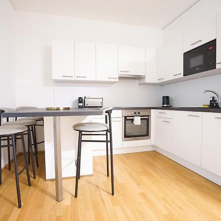 Exclusive 2-Bedroom Condo With Pool & Balcony เวียนนา ภายนอก รูปภาพ