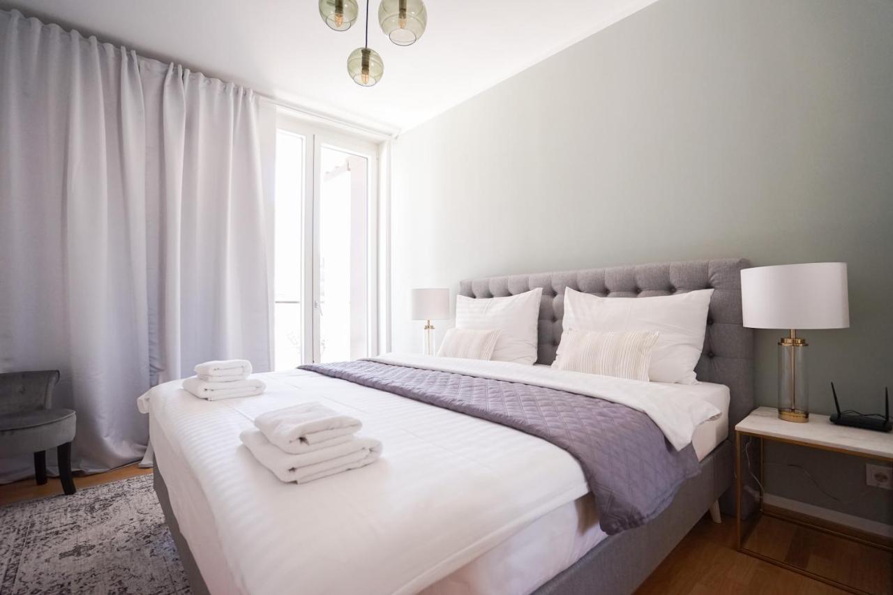 Exclusive 2-Bedroom Condo With Pool & Balcony เวียนนา ภายนอก รูปภาพ