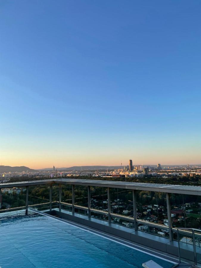 Exclusive 2-Bedroom Condo With Pool & Balcony เวียนนา ภายนอก รูปภาพ